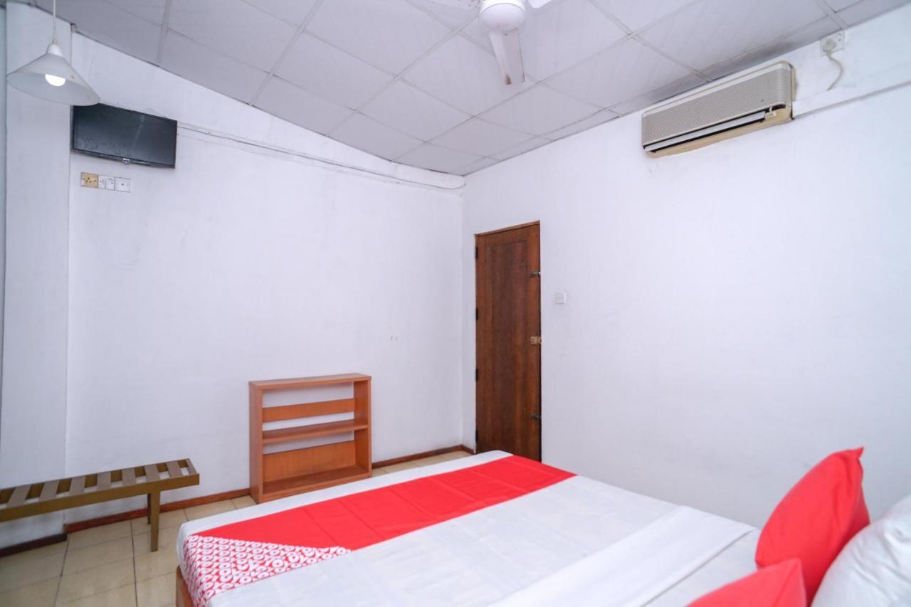 Oyo 384 Dilena Beach Resort Unawatuna Rom bilde