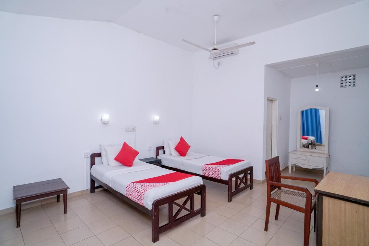 Oyo 384 Dilena Beach Resort Unawatuna Rom bilde
